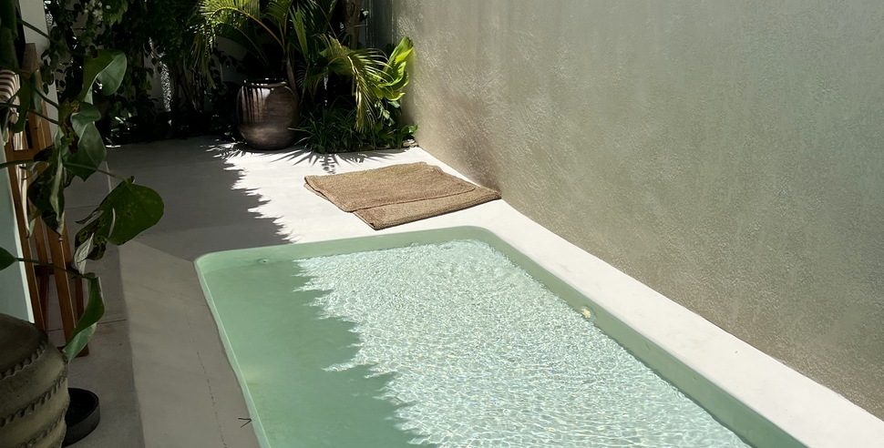 A swimming pool finished in Microcement Pool.